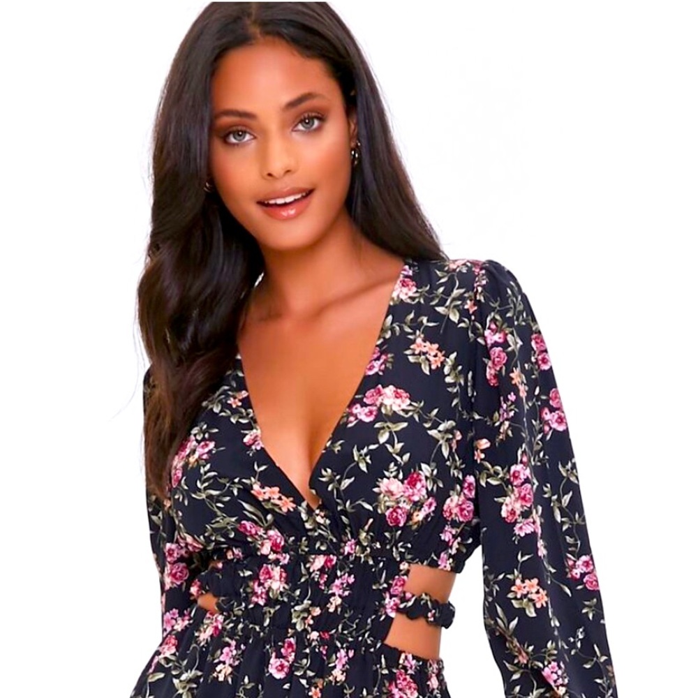 Size Small Floral print cut out maxi dress with black/multi. Model is 5’7.